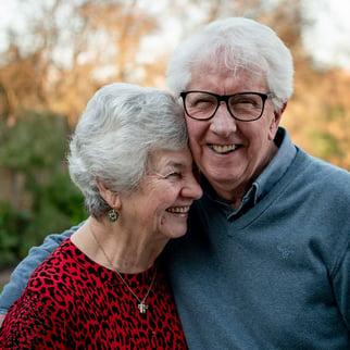 couple de personnes âgées heureux